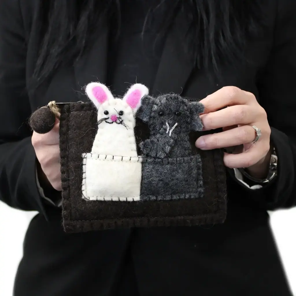 Pouch with Finger Puppets – Elephant & Mouse | www.artisangoods.co.uk 3 Pouch with Finger Puppets – Elephant & Mouse | www.artisangoods.co.uk 3