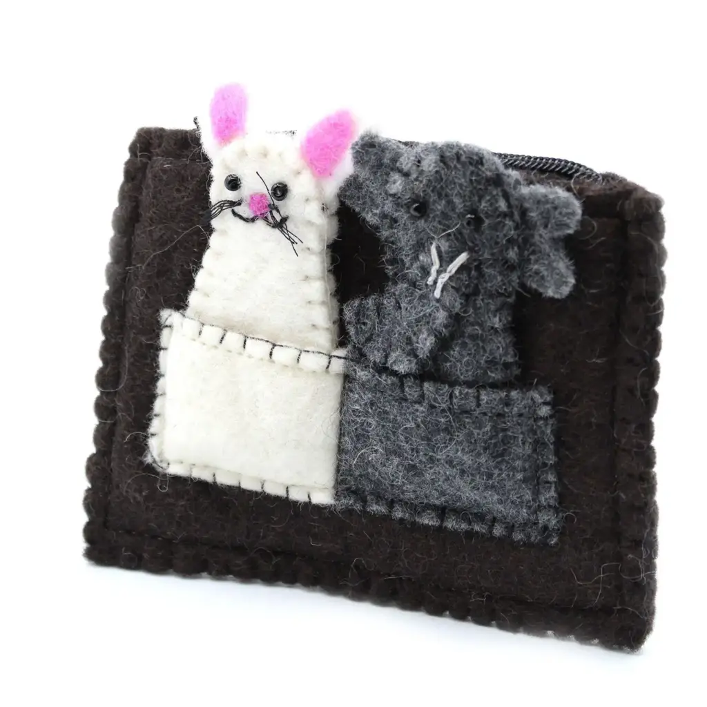 Pouch with Finger Puppets – Elephant & Mouse | www.artisangoods.co.uk