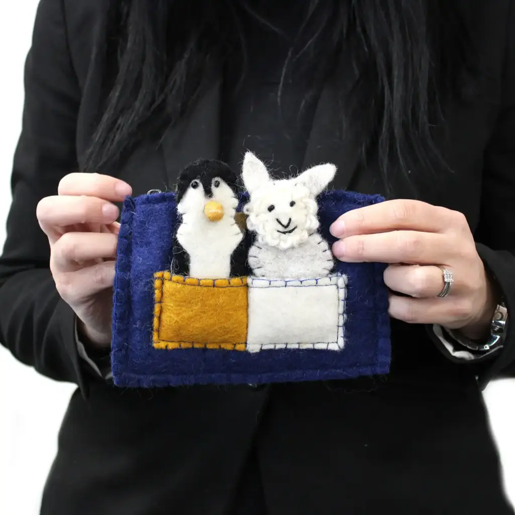 Pouch with Finger Puppets – Puppy Pals | www.artisangoods.co.uk 4