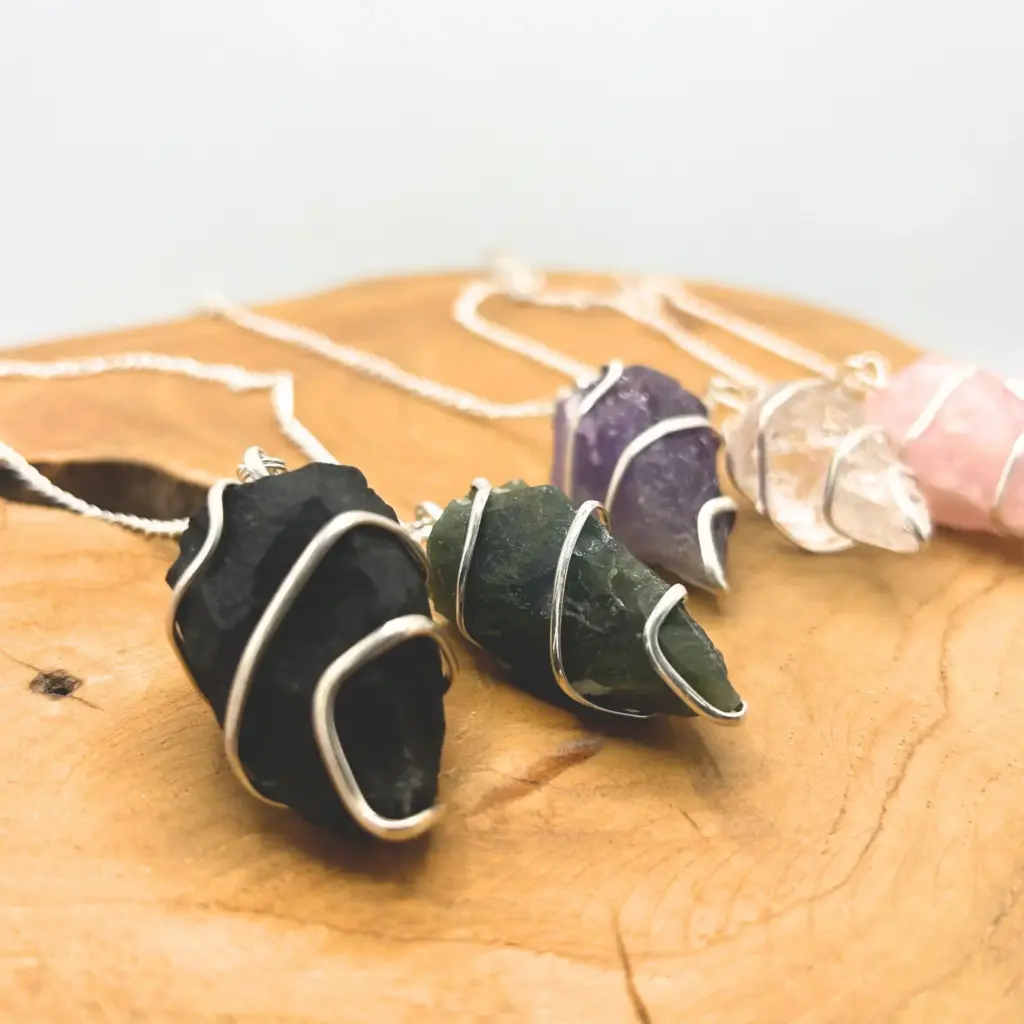 Raw Gemstone Pendulum – Moss Agate | www.artisangoods.co.uk 2 Raw Gemstone Pendulum – Moss Agate | www.artisangoods.co.uk 2