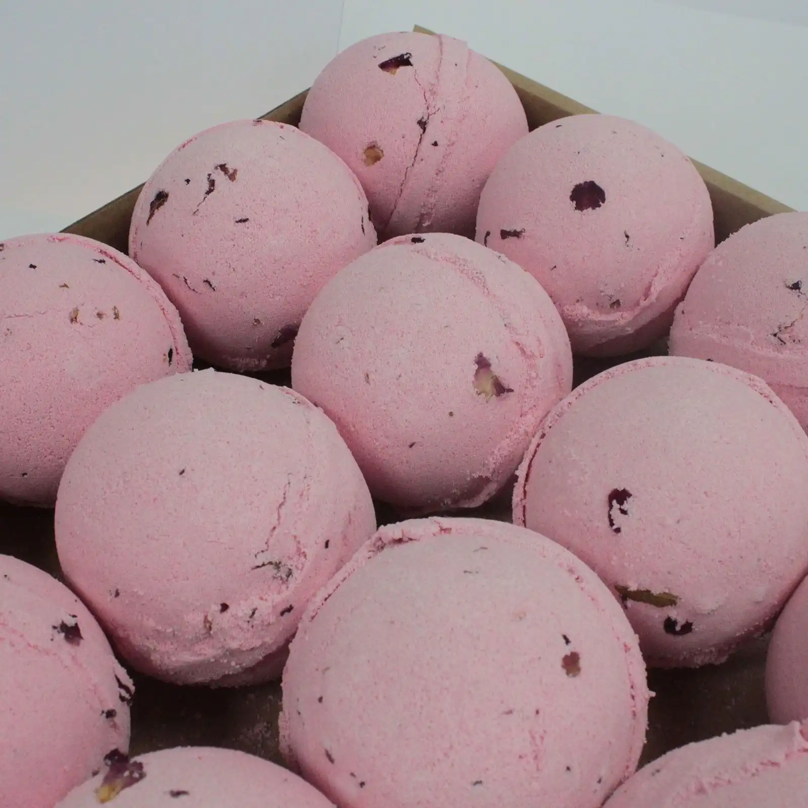 Rose & Petals Bath Bomb | www.artisangoods.co.uk 3 Rose & Petals Bath Bomb | www.artisangoods.co.uk 2