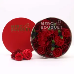 Round Box – Classic Red Roses | www.artisangoods.co.uk 2