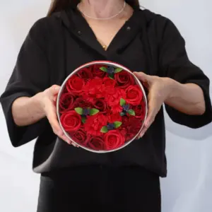 Round Box – Classic Red Roses | www.artisangoods.co.uk 5