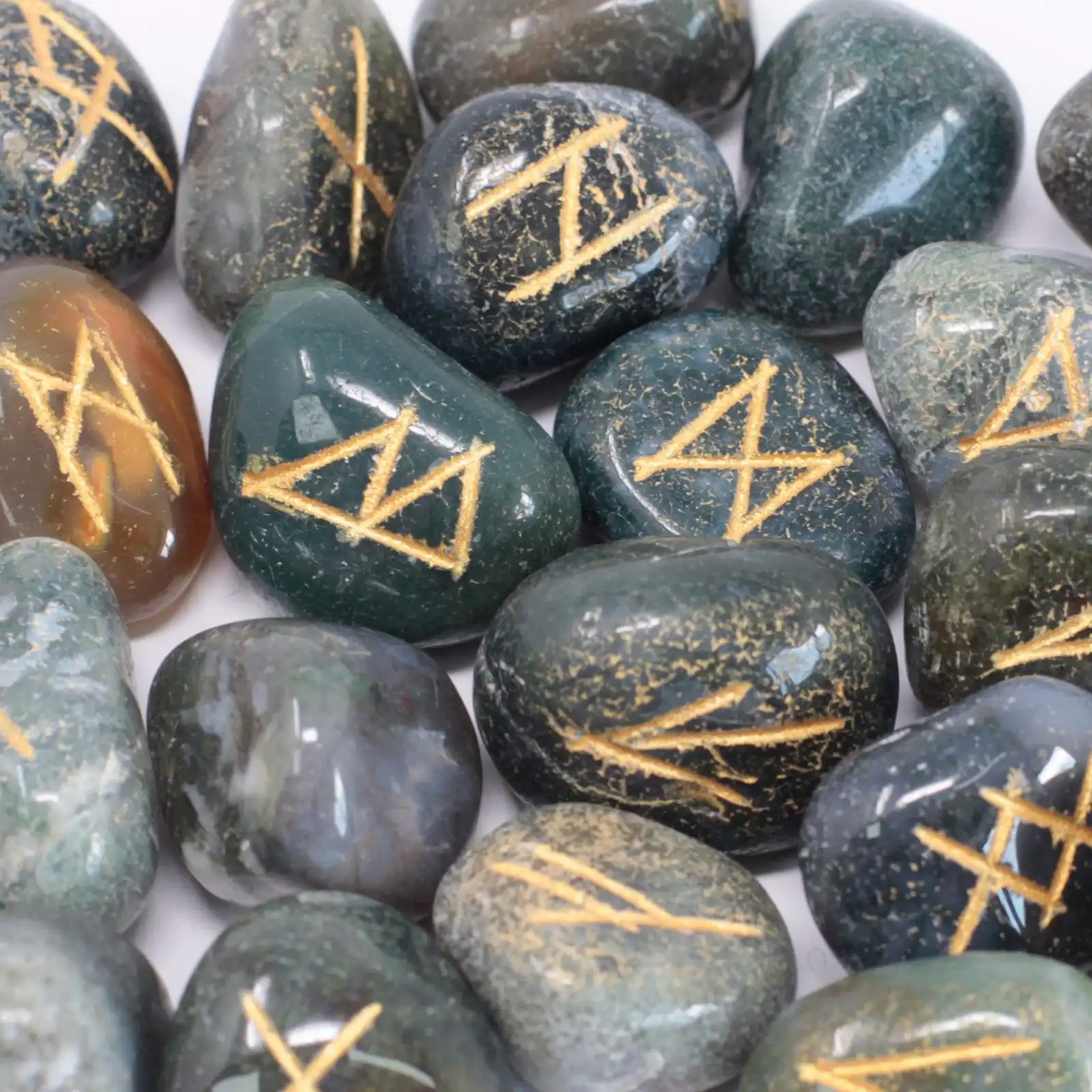 Runes Stone Set in Pouch – Moss Agate | www.artisangoods.co.uk 2 Runes Stone Set in Pouch – Moss Agate | www.artisangoods.co.uk 1