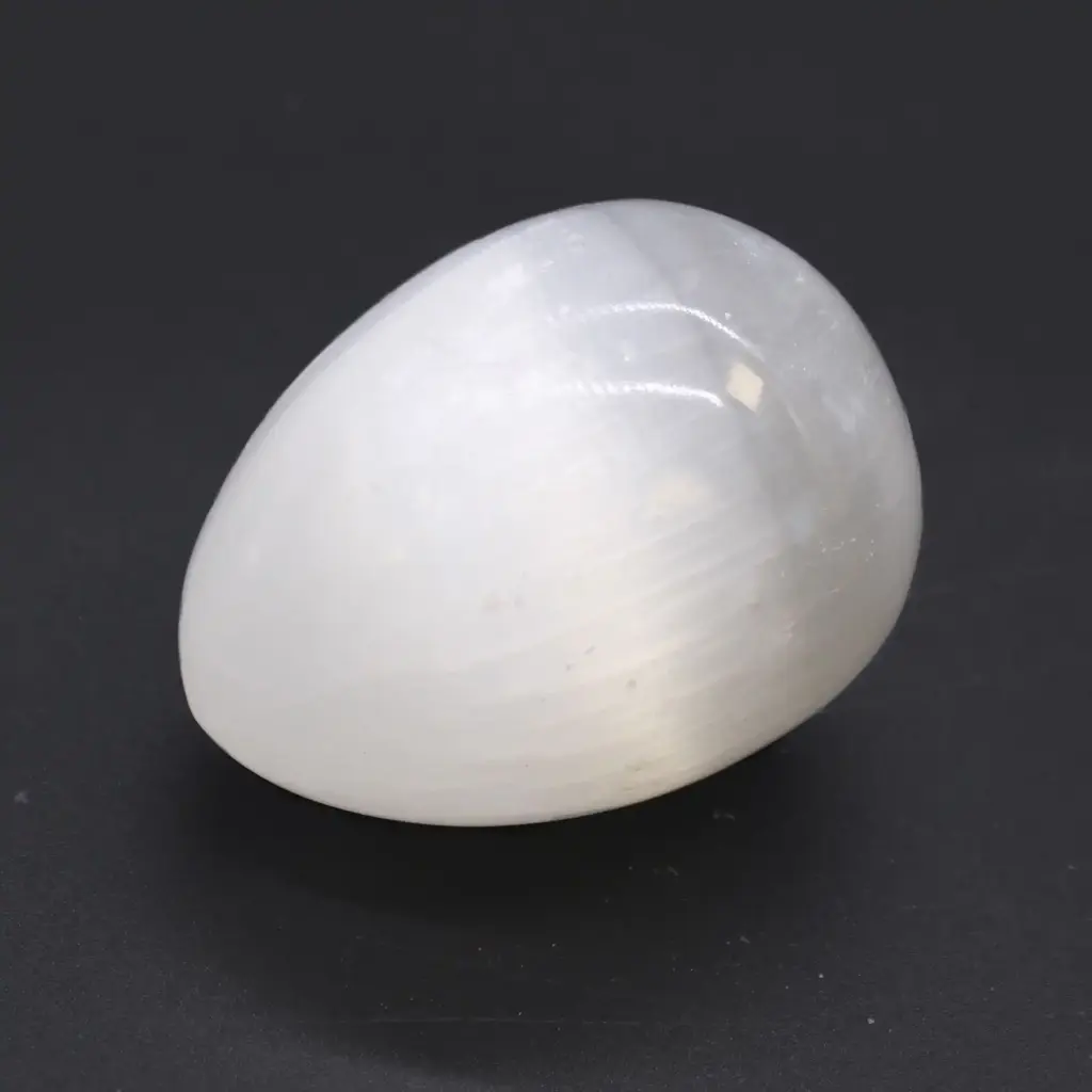 Selenite Egg – 5 – 6 cm | www.artisangoods.co.uk 2 Selenite Egg – 5 – 6 cm | www.artisangoods.co.uk 2