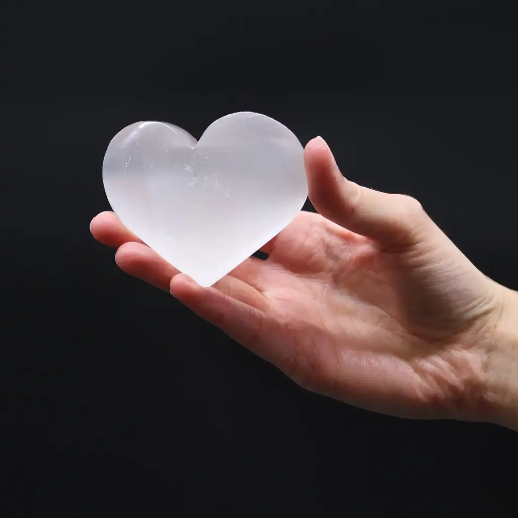 Selenite Heart – 5-6 cm | www.artisangoods.co.uk 3