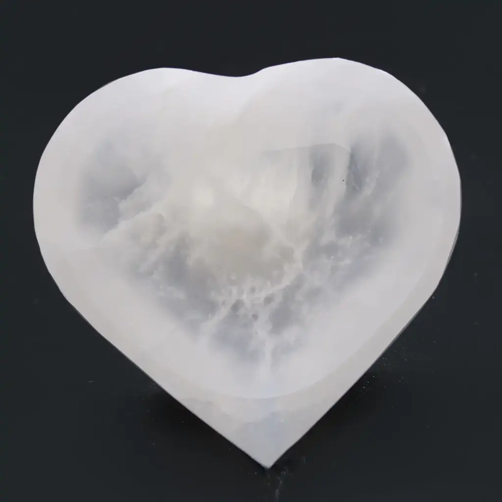 Selenite Heart Bowl – 10cm | www.artisangoods.co.uk 2 Selenite Heart Bowl – 10cm | www.artisangoods.co.uk 2