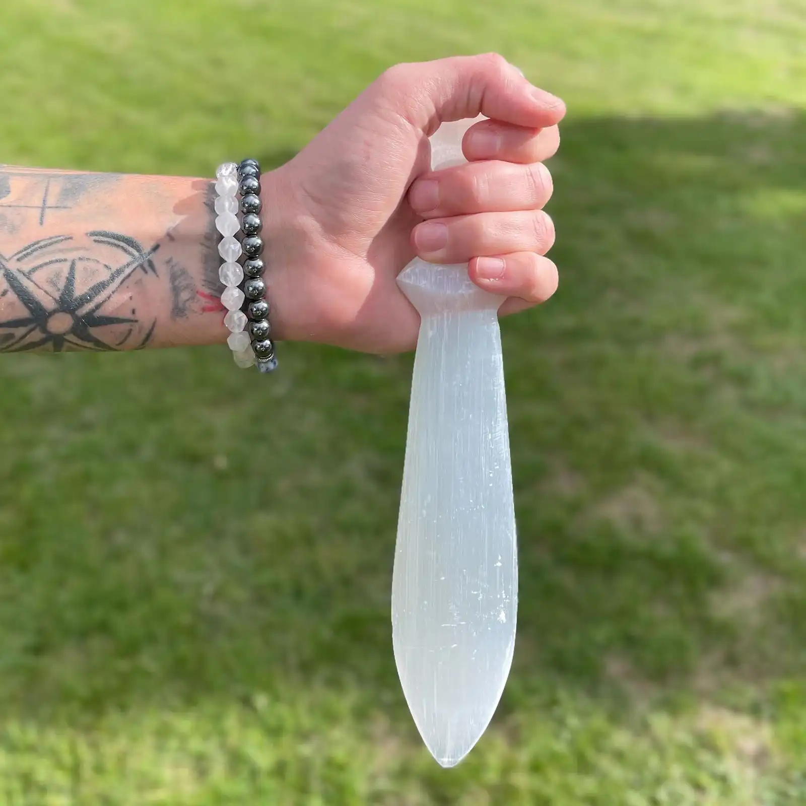 Selenite Lrg Ritual Knife – Spiral (25cm) | www.artisangoods.co.uk 6 Selenite Lrg Ritual Knife – Spiral (25cm) | www.artisangoods.co.uk 5