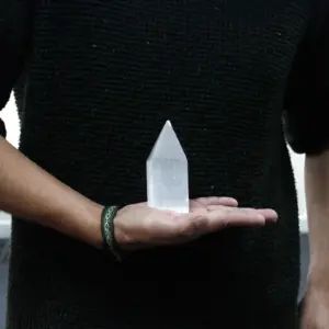 Selenite Pencil Point Tower – 10 cm | www.artisangoods.co.uk 3