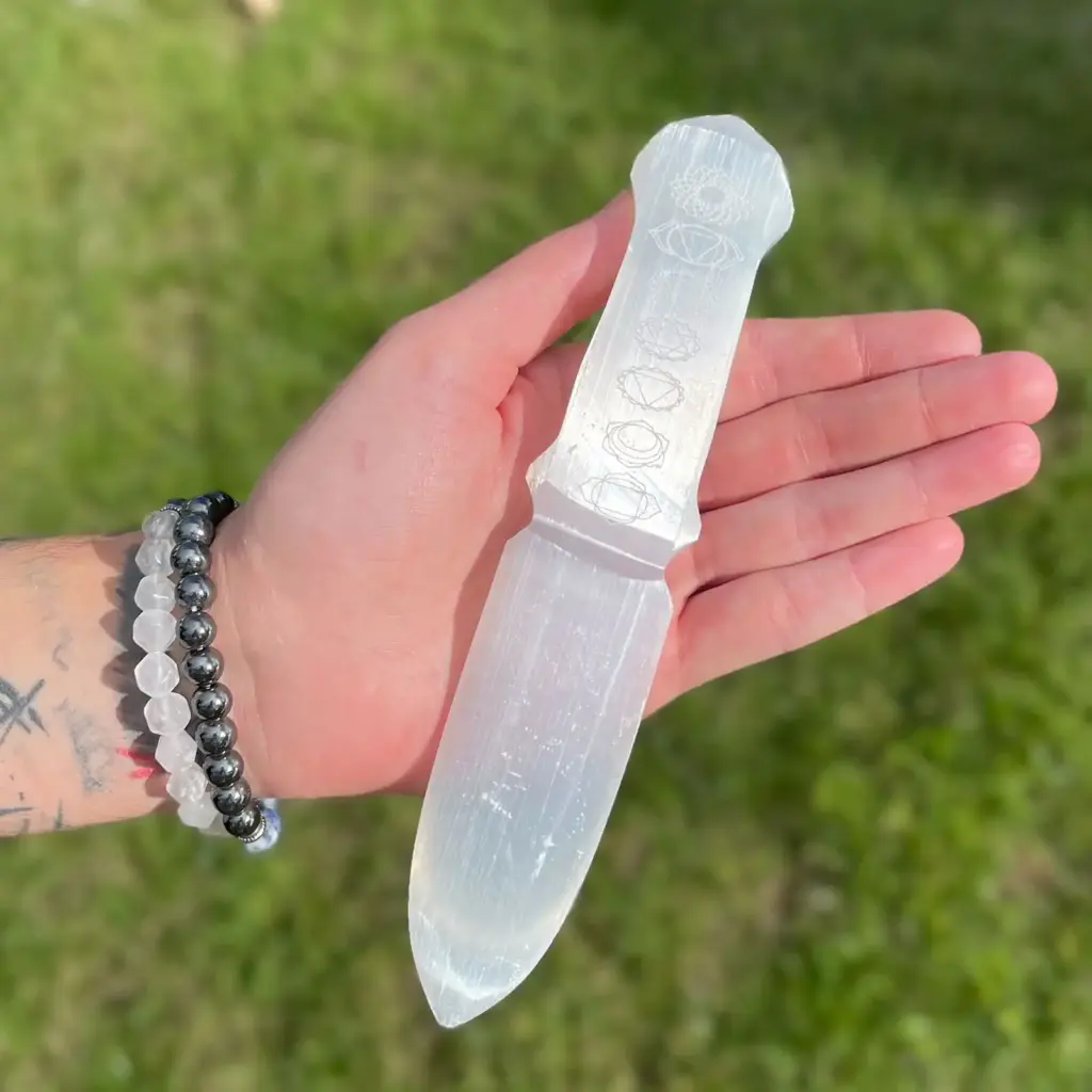 Selenite Ritual Knife – Chakra | www.artisangoods.co.uk 5 Selenite Ritual Knife – Chakra | www.artisangoods.co.uk 5