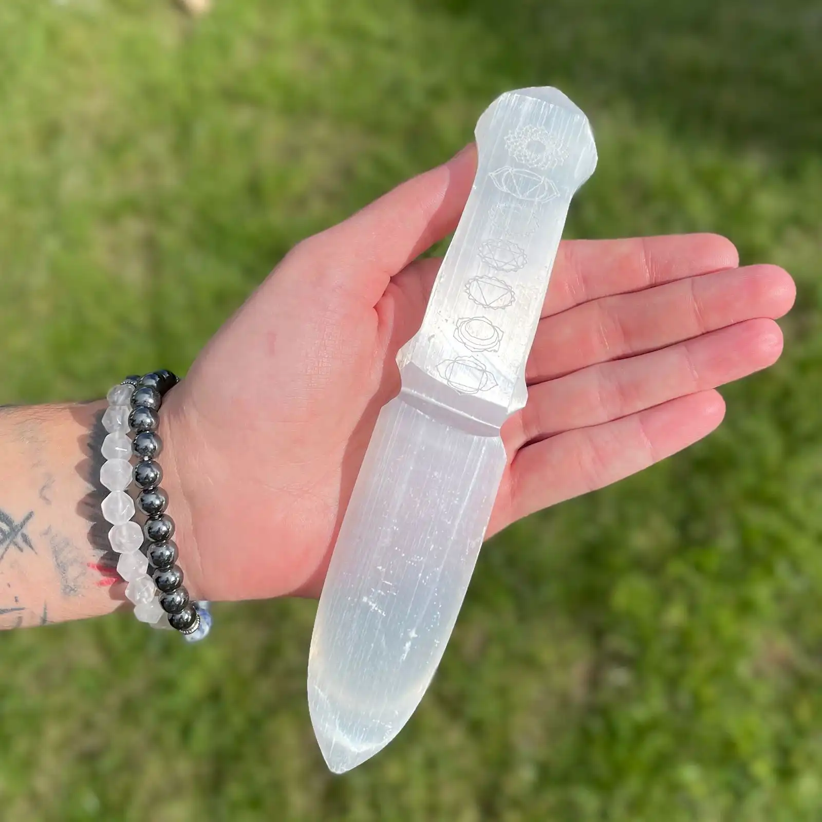 Selenite Ritual Knife – Chakra | www.artisangoods.co.uk 6 Selenite Ritual Knife – Chakra | www.artisangoods.co.uk 5