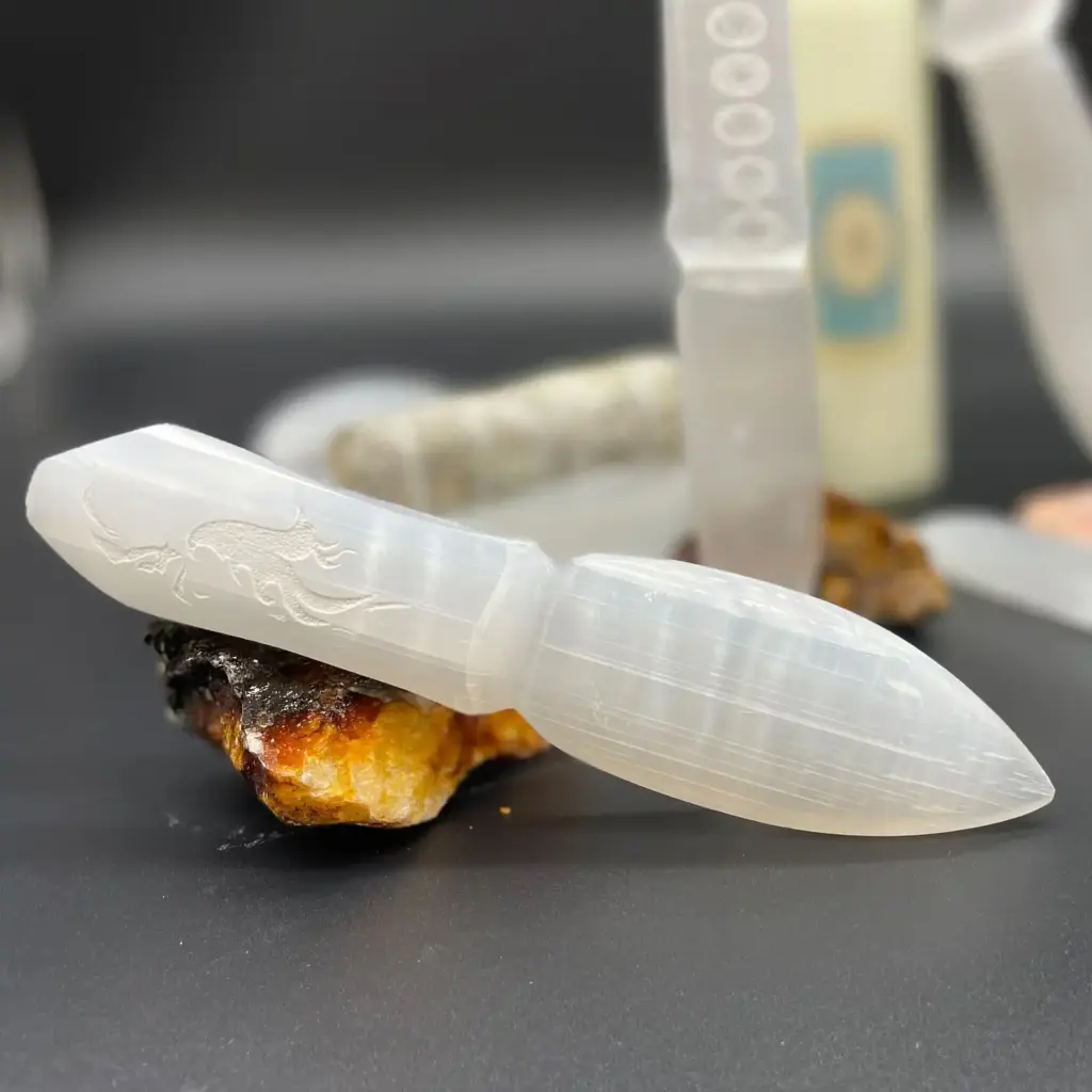 Selenite Ritual Knife – Letting go of the past | www.artisangoods.co.uk