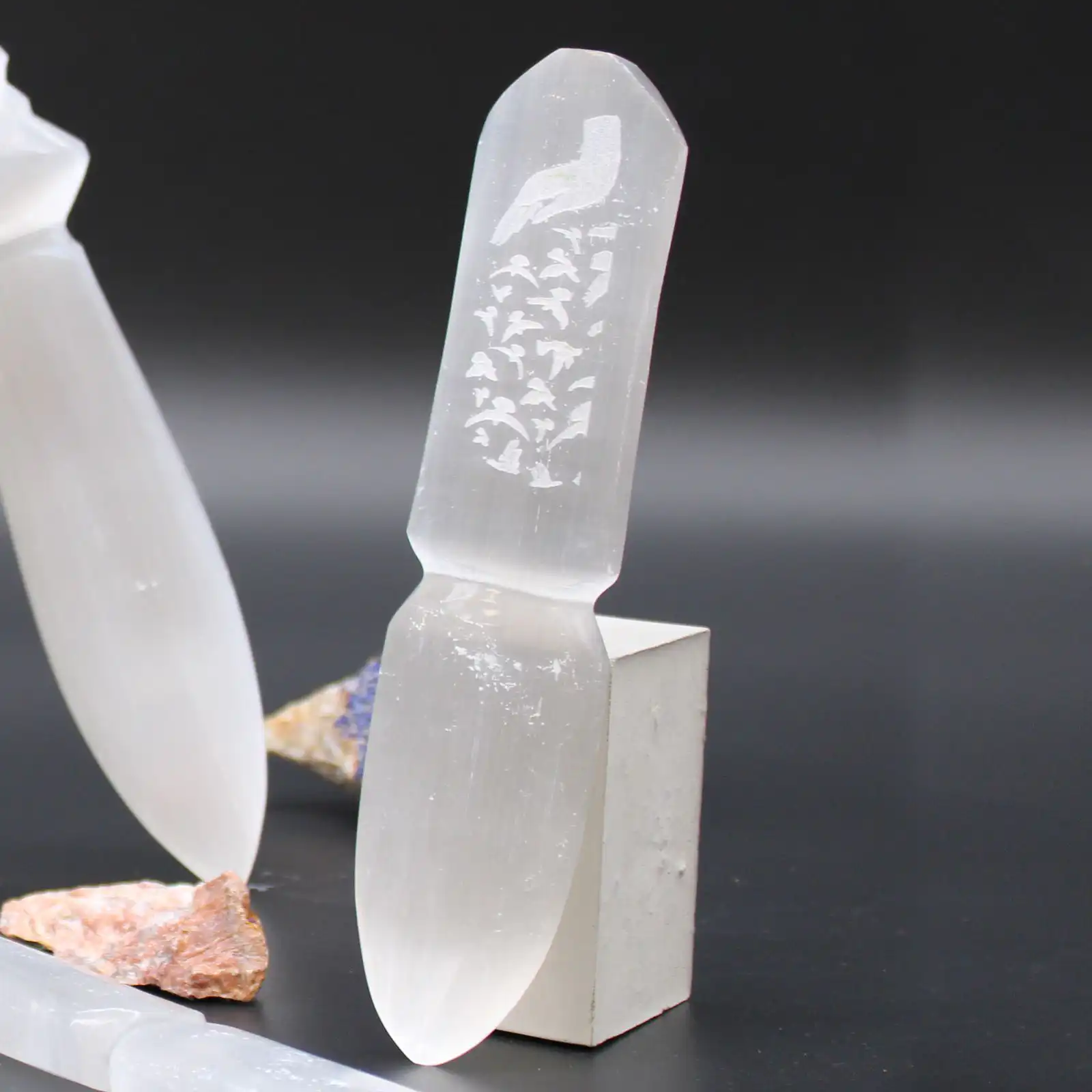 Selenite Ritual Knife – Releasing Bonds | www.artisangoods.co.uk 2 Selenite Ritual Knife – Releasing Bonds | www.artisangoods.co.uk 1