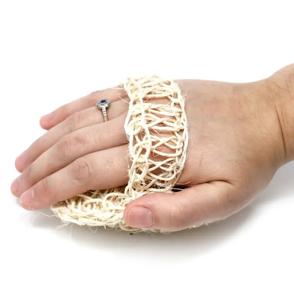 Sisal Sponge and Scrub – Soft Round Exfoliating Cushion | www.artisangoods.co.uk 3