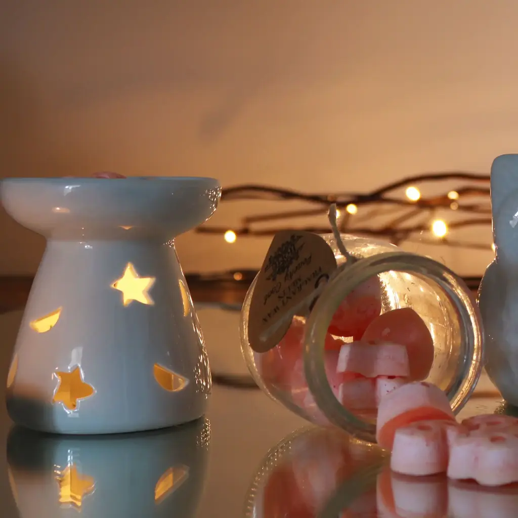 Sm Classic White Oil Burner – Moon & Star | www.artisangoods.co.uk 3 Sm Classic White Oil Burner – Moon & Star | www.artisangoods.co.uk 3