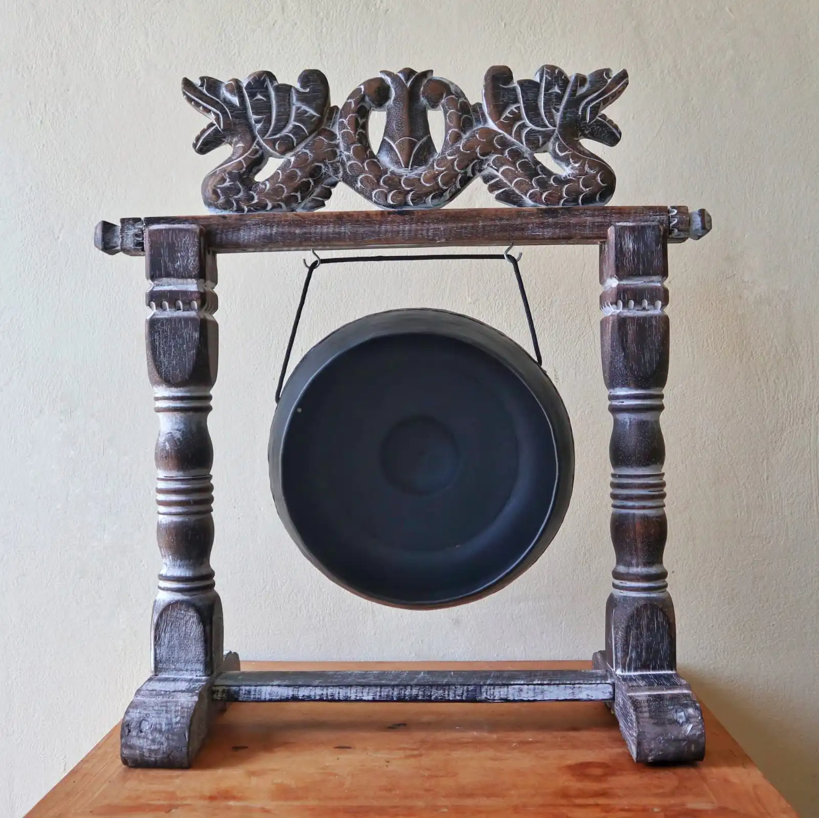 Small Healing Gong in Stand – 25cm – Black | www.artisangoods.co.uk 9 Small Healing Gong in Stand – 25cm – Black | www.artisangoods.co.uk 8