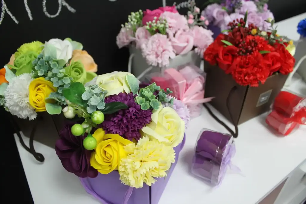 Soap Flower Bouquet – Spring Flowers | www.artisangoods.co.uk 4