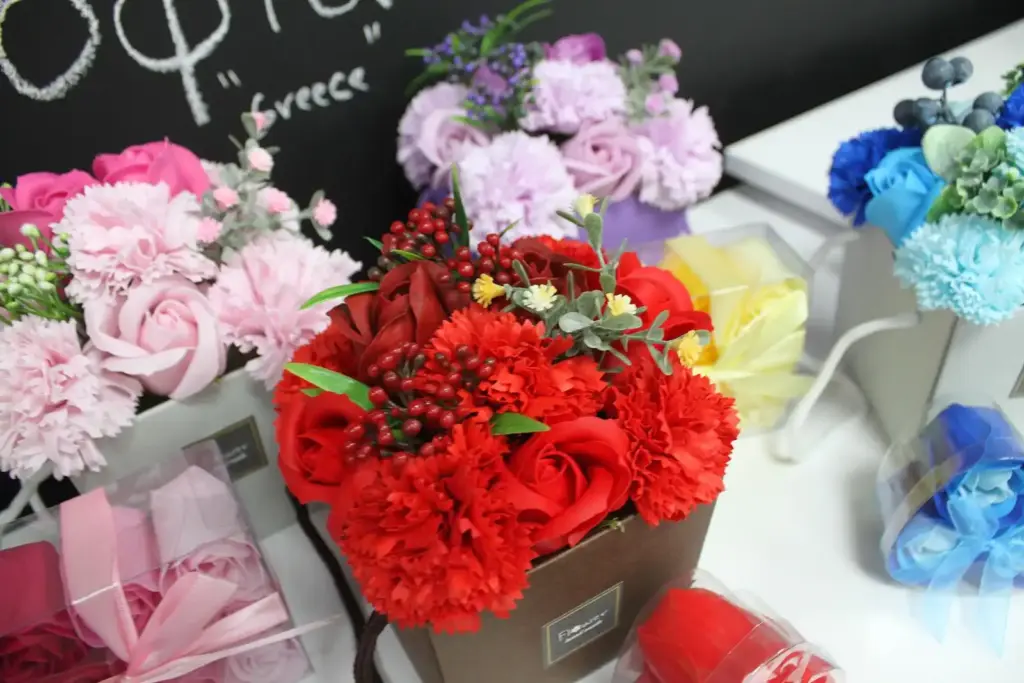 Soap Flower Bouquet – Spring Flowers | www.artisangoods.co.uk 3