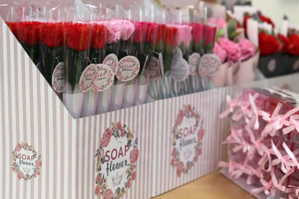 Soap Flower – Medium Carnation | www.artisangoods.co.uk 5
