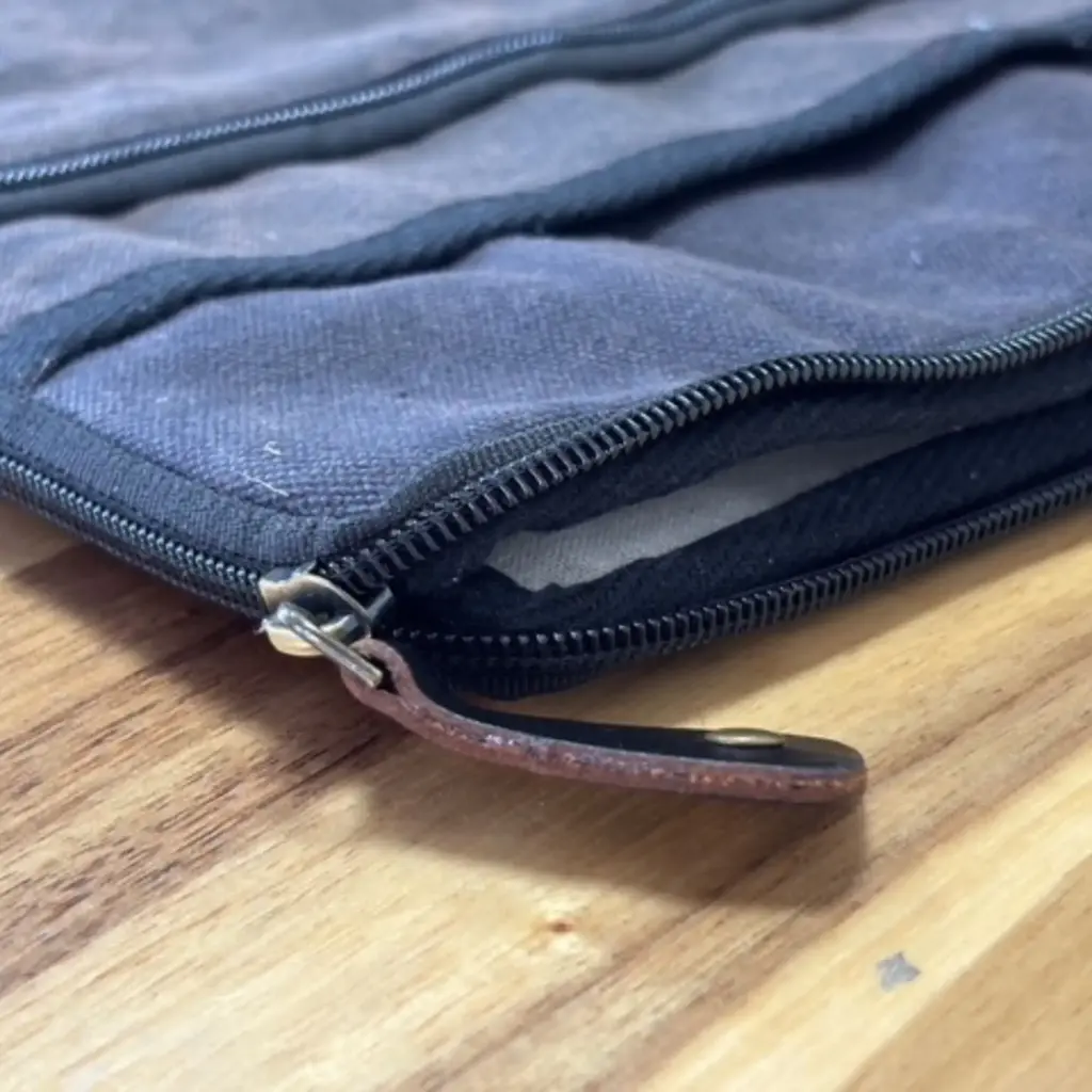 Stonewash Travel Laptop Pouch – Charcoal | www.artisangoods.co.uk 3
