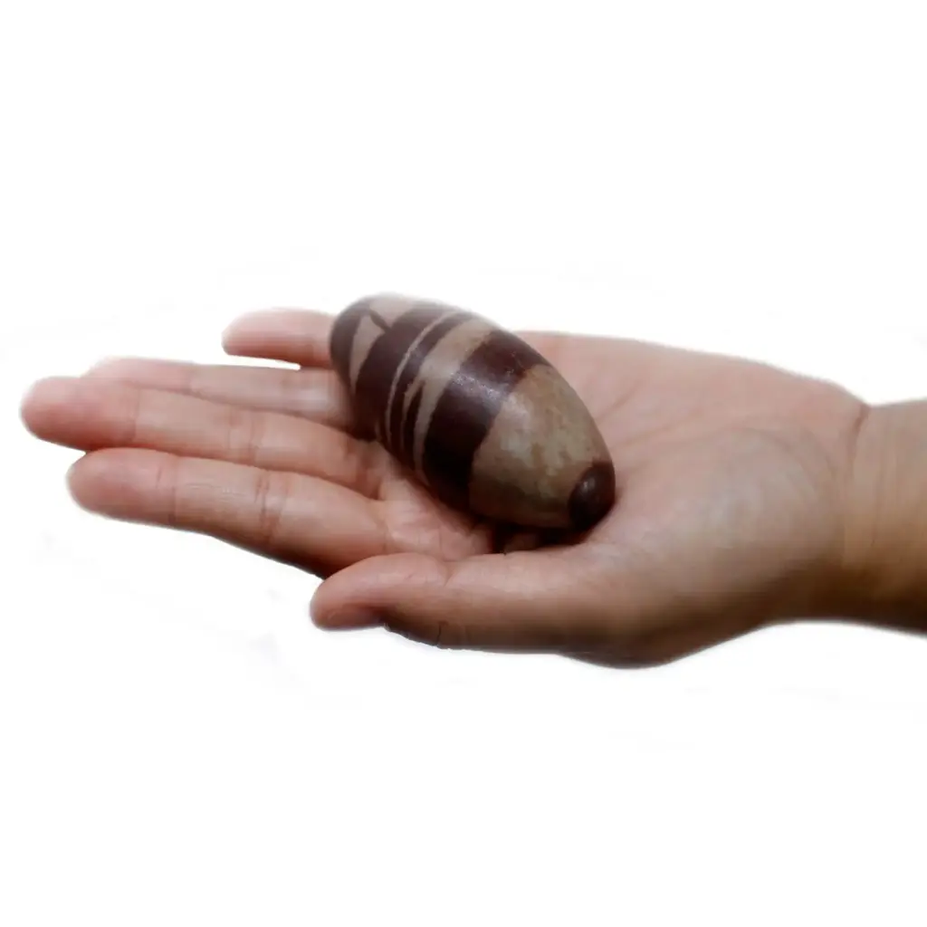Three Inch Lingam – 1 Stone | www.artisangoods.co.uk 6 Three Inch Lingam – 1 Stone | www.artisangoods.co.uk 6