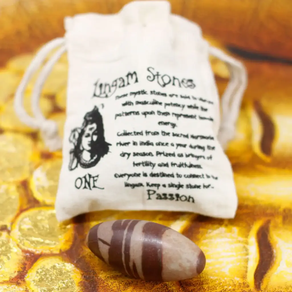 Three Inch Lingam – 1 Stone | www.artisangoods.co.uk 4 Three Inch Lingam – 1 Stone | www.artisangoods.co.uk 4