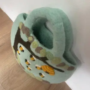 Tree and Beehive Felted Bag | www.artisangoods.co.uk 6