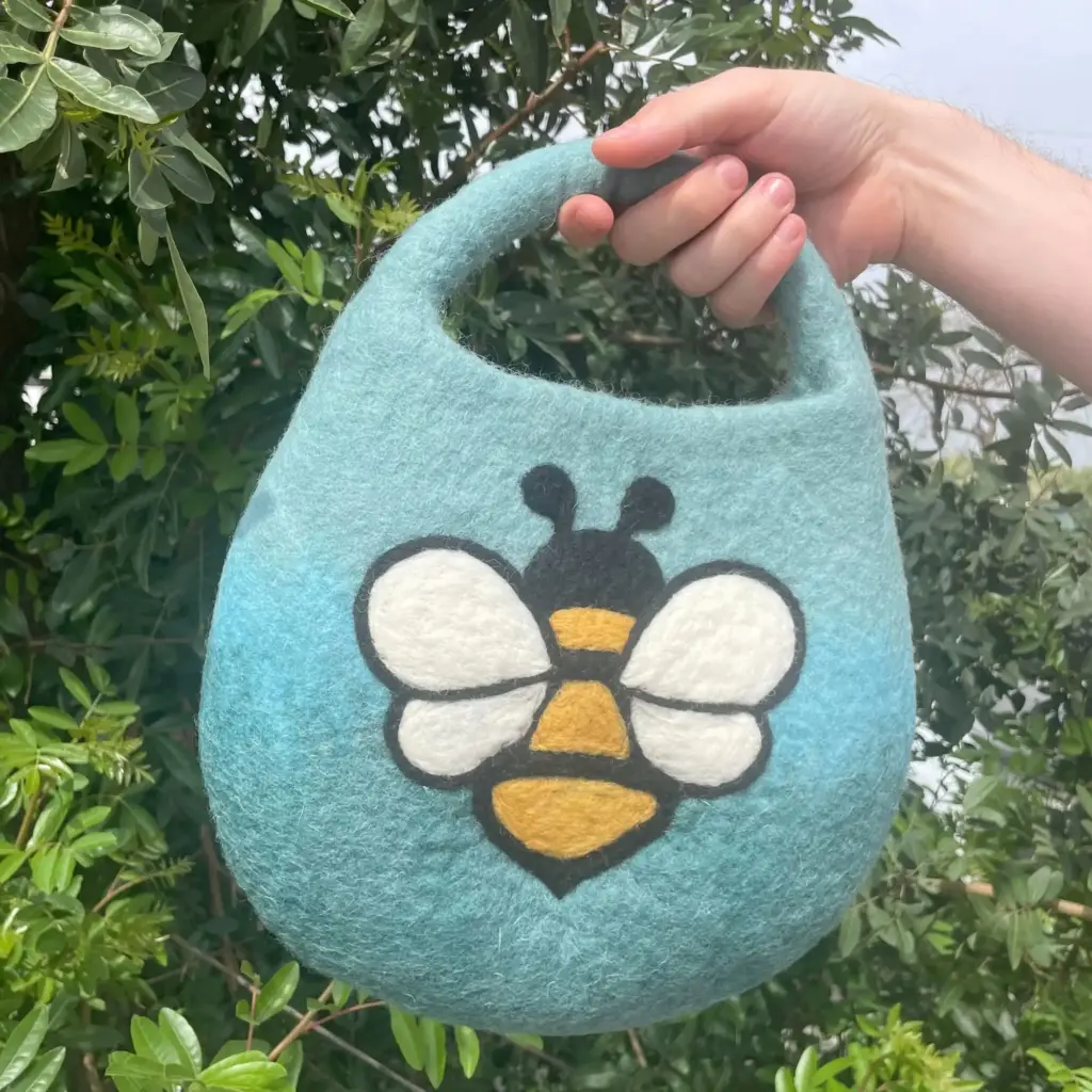 Water Felted Bee Bag – One Handle with Magnet – Blue Green | www.artisangoods.co.uk 2