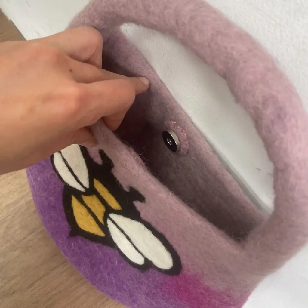 Water Felted Bee Bag – One Handle with Magnet – Lavender Shades | www.artisangoods.co.uk 5