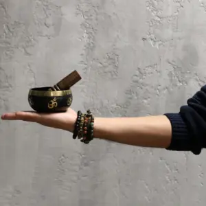 Yoga Om Singing Bowl Set | www.artisangoods.co.uk 4