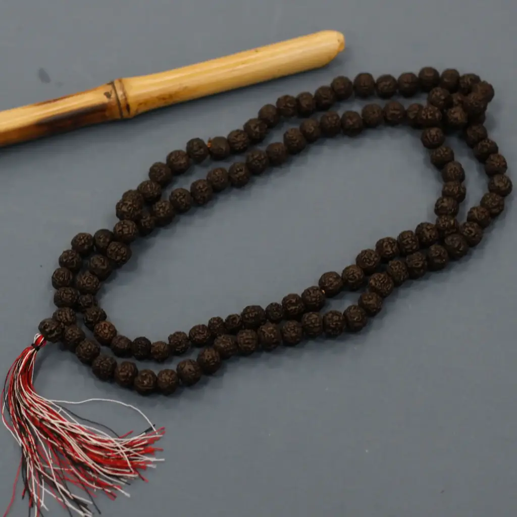 108 Rudraksha Mala – Dark | www.artisangoods.co.uk 4