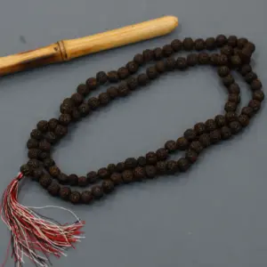 108 Rudraksha Mala – Dark | www.artisangoods.co.uk 4