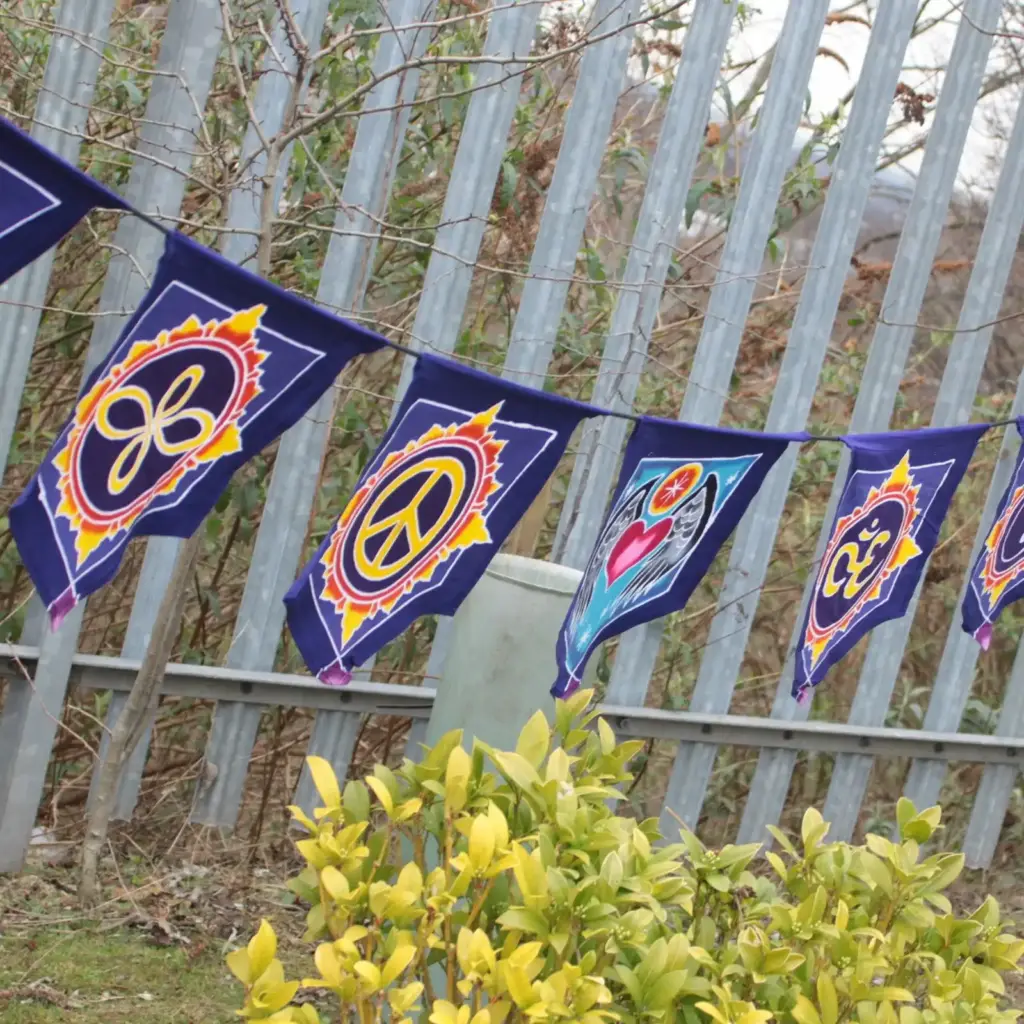 7 Flags Banner – Love in the Center | www.artisangoods.co.uk 3 7 Flags Banner – Love in the Center | www.artisangoods.co.uk 3