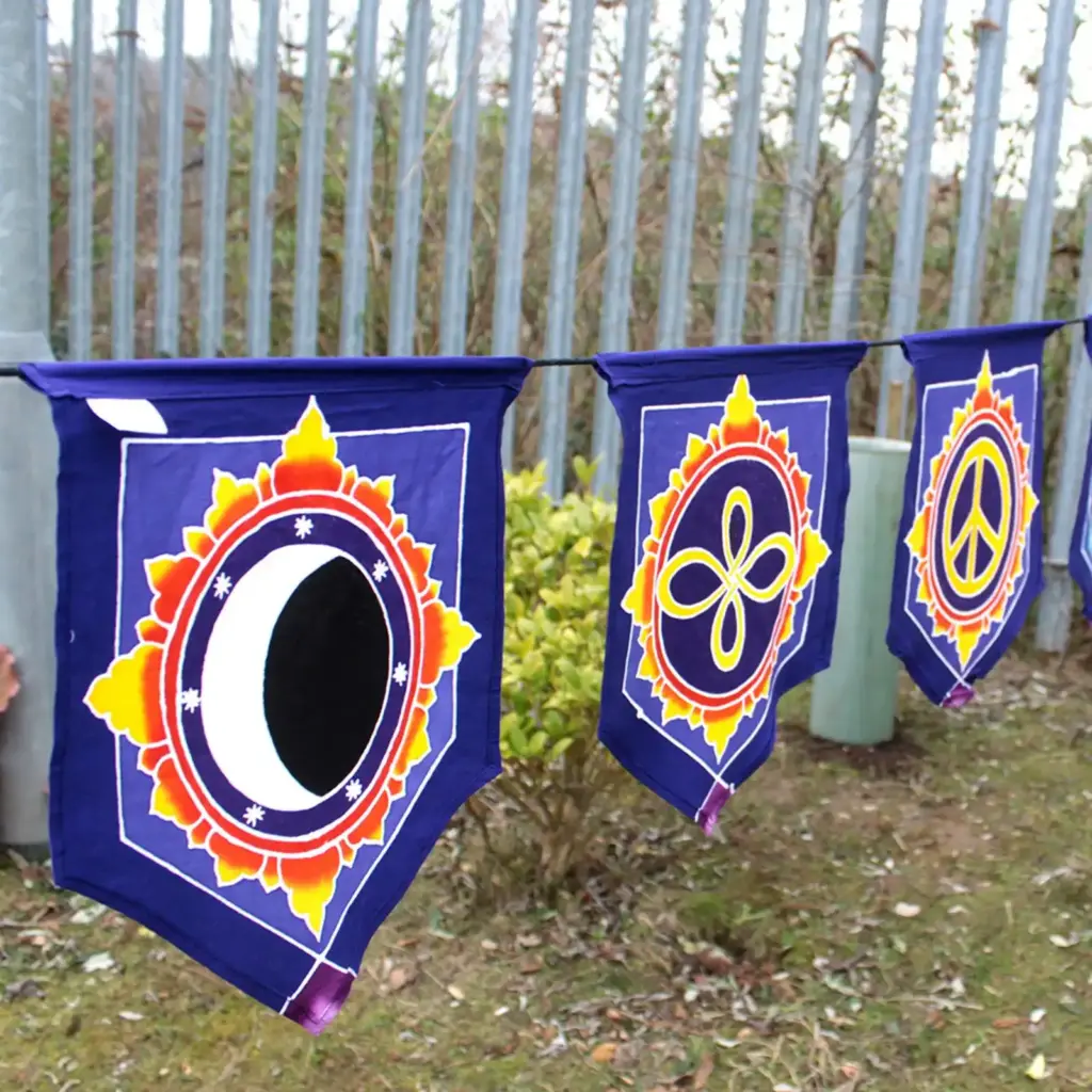 7 Flags Banner – Love in the Center | www.artisangoods.co.uk 4 7 Flags Banner – Love in the Center | www.artisangoods.co.uk 4
