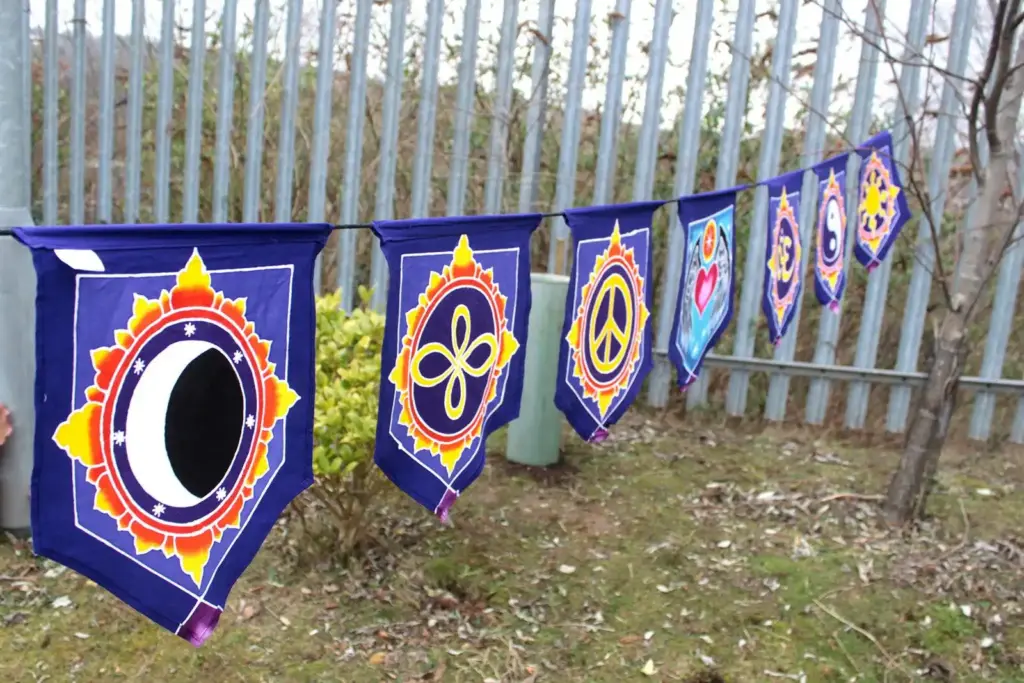 7 Flags Banner – Love in the Center | www.artisangoods.co.uk 2 7 Flags Banner – Love in the Center | www.artisangoods.co.uk 2