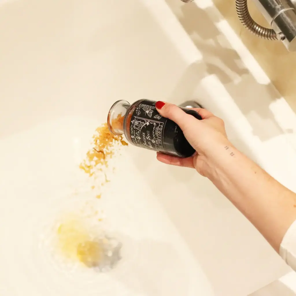 Ancient Witch Bath Spell Potion & Citrine Crystal Amulet – Success | www.artisangoods.co.uk