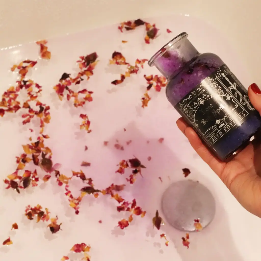 Ancient Witch Bath Spell Potion & Rose Quartz Crystal Amulet – Love | www.artisangoods.co.uk 7