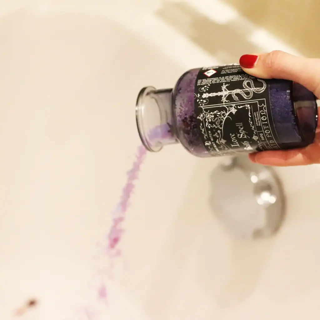 Ancient Witch Bath Spell Potion & Rose Quartz Crystal Amulet – Love | www.artisangoods.co.uk 6