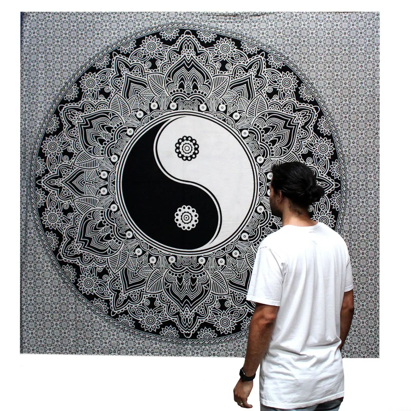 B&W Double Cotton Bedspread + Wall Hanging – Ying yang | www.artisangoods.co.uk 3 B&W Double Cotton Bedspread + Wall Hanging – Ying yang | www.artisangoods.co.uk 2