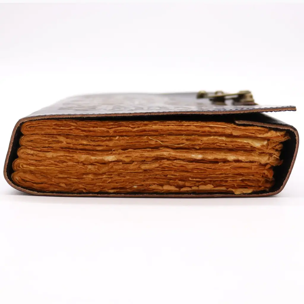 Book of Shadows – 200 pages decle-edged – 15x21cm | www.artisangoods.co.uk 4 Book of Shadows – 200 pages decle-edged – 15x21cm | www.artisangoods.co.uk 4