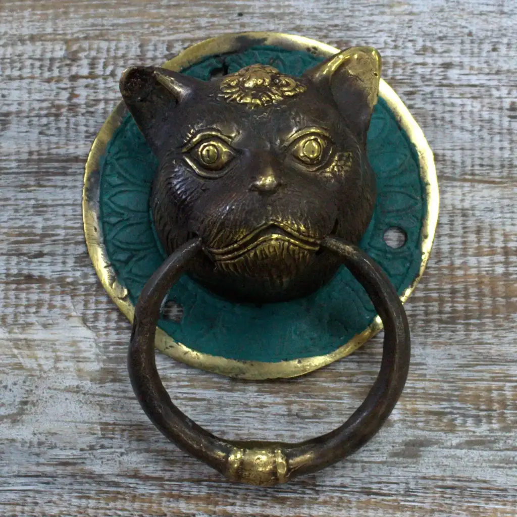 Brass Door Knocker – Cats Head | www.artisangoods.co.uk 2