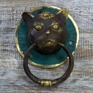 Brass Door Knocker – Cats Head | www.artisangoods.co.uk 2
