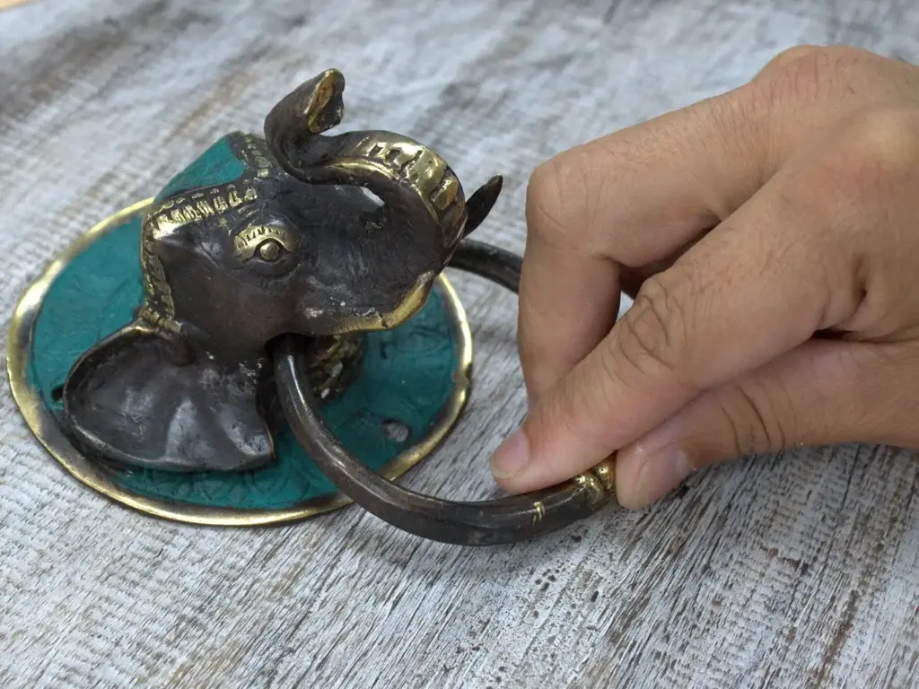 Brass Door Knocker – Horses Head | www.artisangoods.co.uk 4 Brass Door Knocker – Horses Head | www.artisangoods.co.uk 4