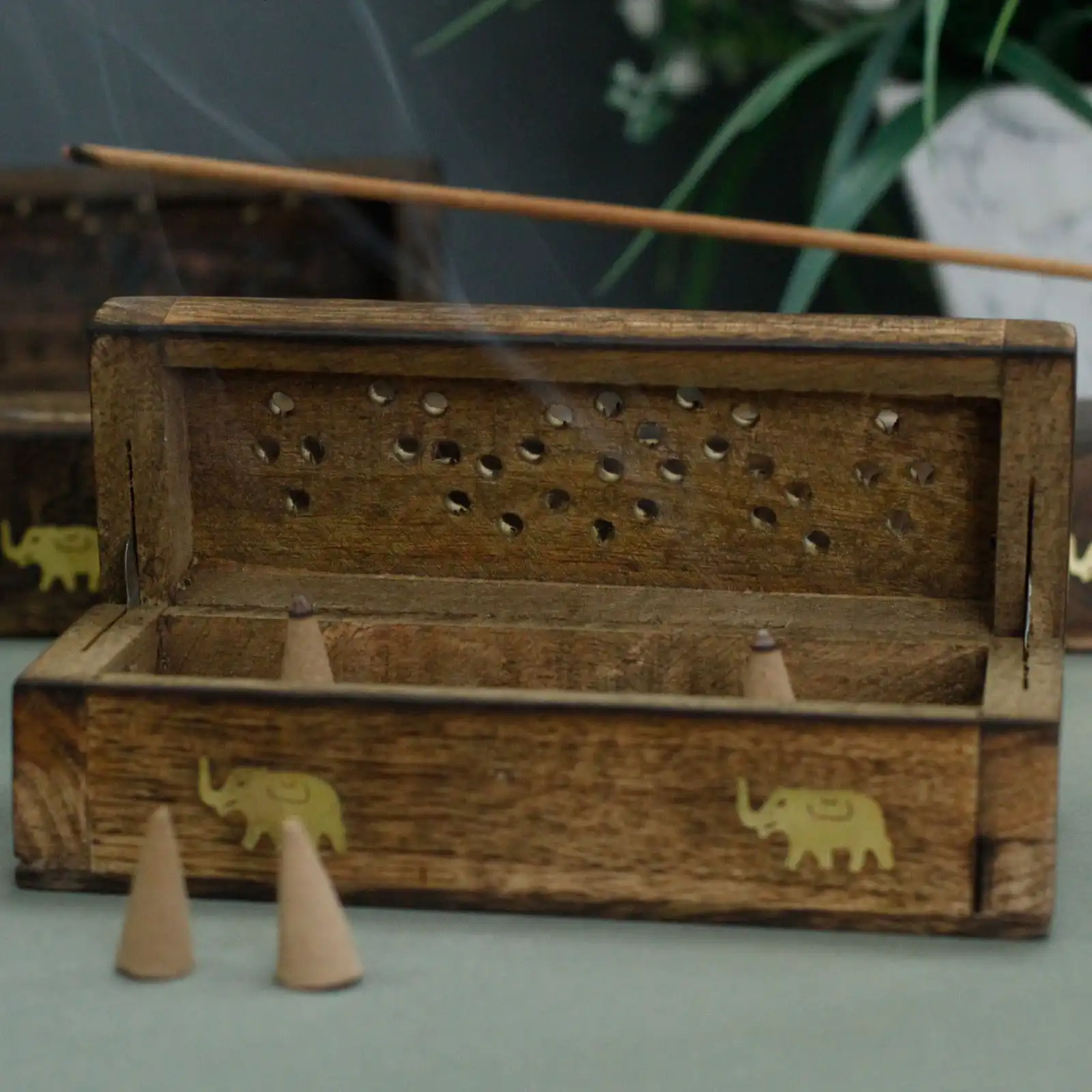 Incense Cone Smoke Box 6″ – Mango Wood | www.artisangoods.co.uk 3