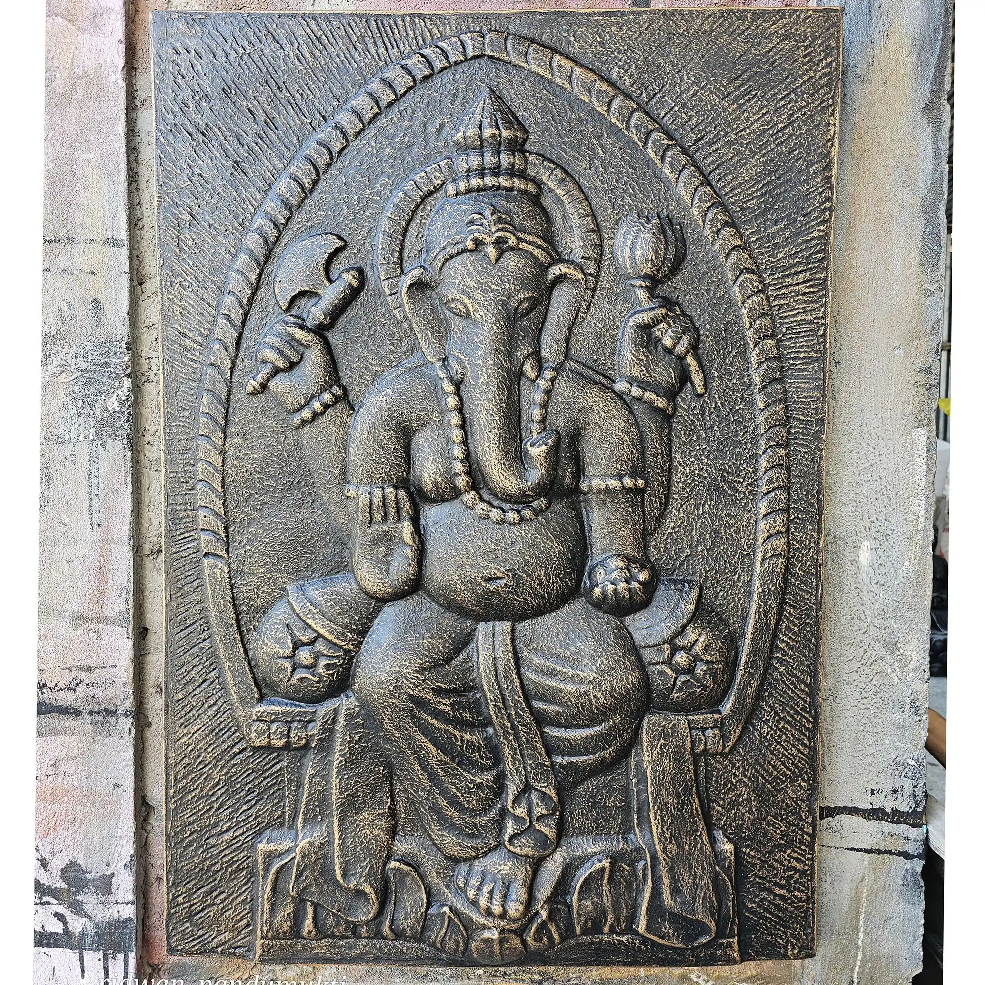 Large Ganpati Iron Frame Antique Gold Relief- 0.7x1m | www.artisangoods.co.uk 2 Large Ganpati Iron Frame Antique Gold Relief- 0.7x1m | www.artisangoods.co.uk 1