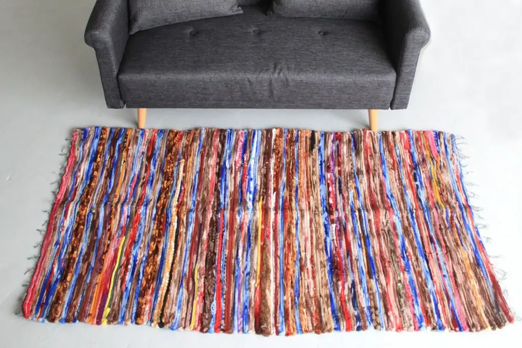 Large Velvet Rug – 105x185cm | www.artisangoods.co.uk 3