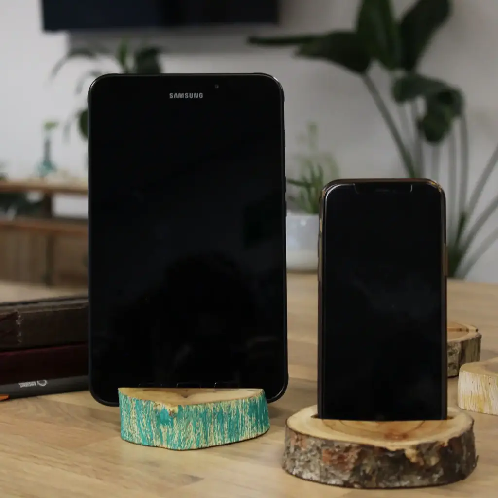Lrg Gamal Wood Phone Holder – Greenwash | www.artisangoods.co.uk 9 Lrg Gamal Wood Phone Holder – Greenwash | www.artisangoods.co.uk 9