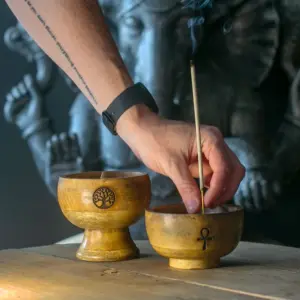 Lrg Ritual Bowl Incense Cone Holder 11×6.cm – Om | www.artisangoods.co.uk 3