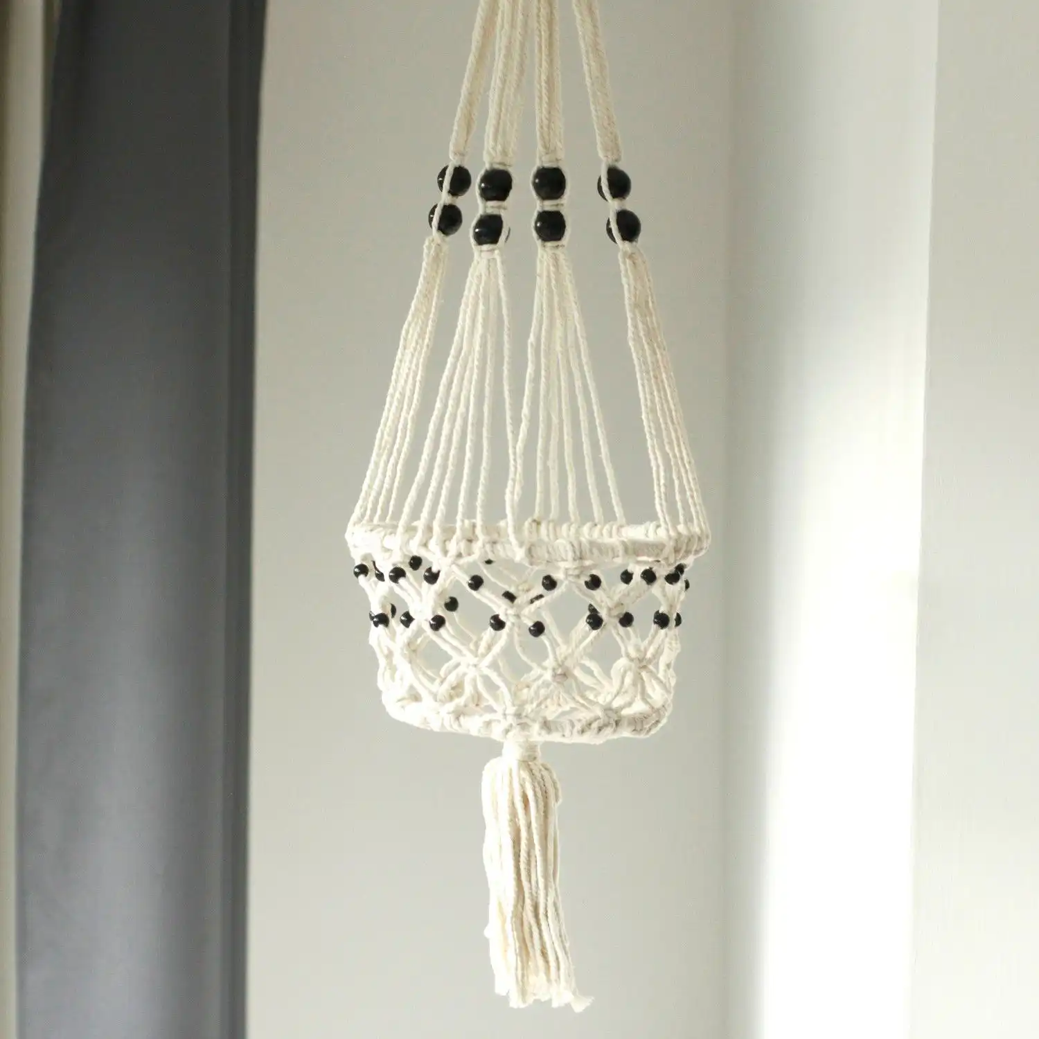 Macrame Pot Holder – Lrg Single Beaded | www.artisangoods.co.uk 2 Macrame Pot Holder – Lrg Single Beaded | www.artisangoods.co.uk 1