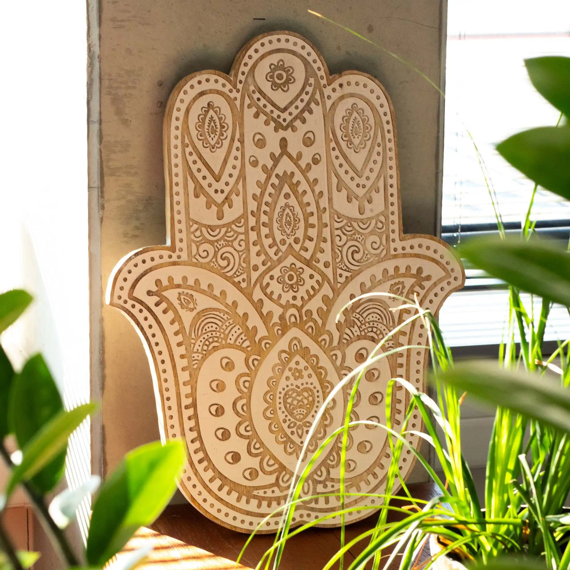 Mango Wood Hamsa Wall Plaque – Whitewash | www.artisangoods.co.uk 4 Mango Wood Hamsa Wall Plaque – Whitewash | www.artisangoods.co.uk 3